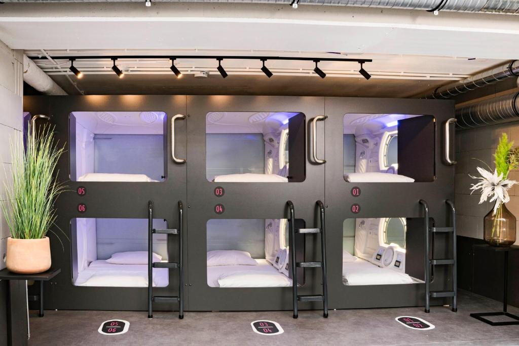 Habitaciones compartidas tipo cápsula en el Generator Berlin Mitte, alojamiento económico en el centro