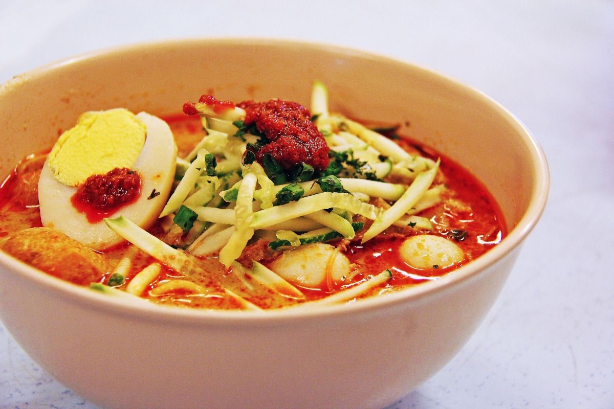 ¿Cuánto cuesta comer en Kuala Lumpur? Precios 2026 desayuno, almuerzo y cena