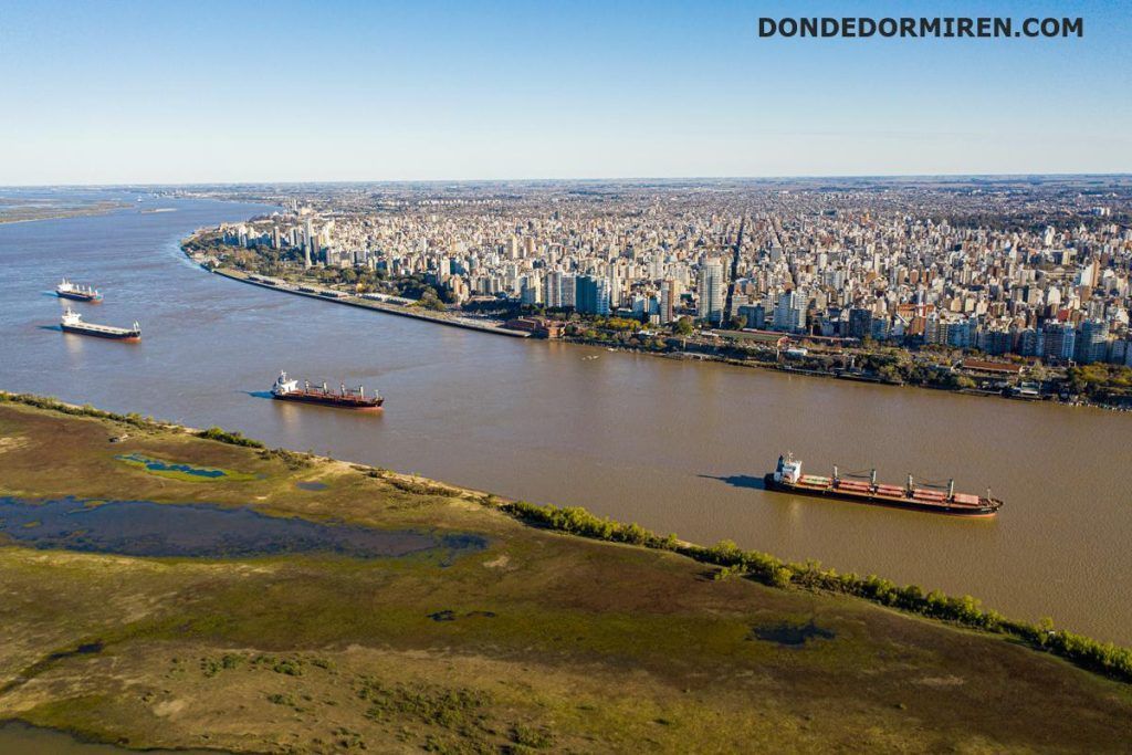 Vista panorámica de Rosario con el río Paraná, una de las mejores zonas donde alojarse